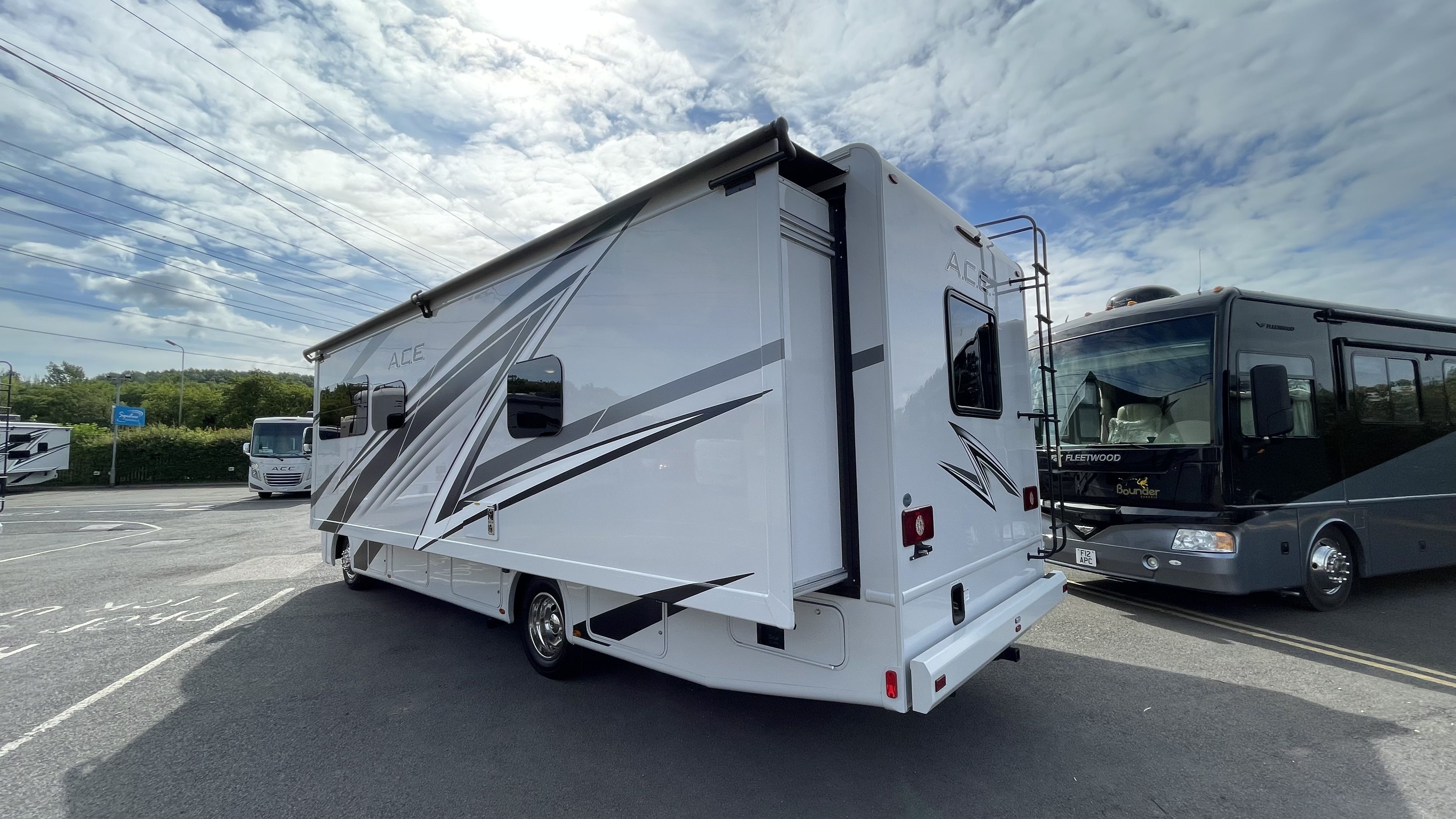 2024 THOR ACE 29D IN STOCK Theatre Seats Signature Motorhomes